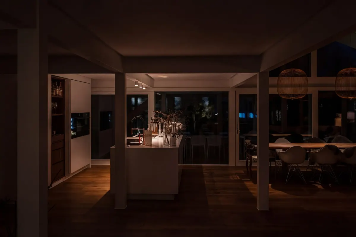 Küche und Essbereich ohne das Lichtkonzept